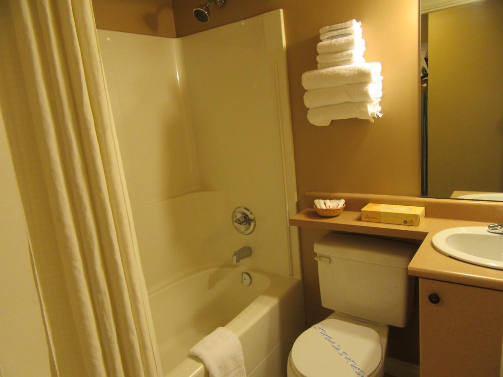 Super 8 Victoria Motel Oda fotoğraf