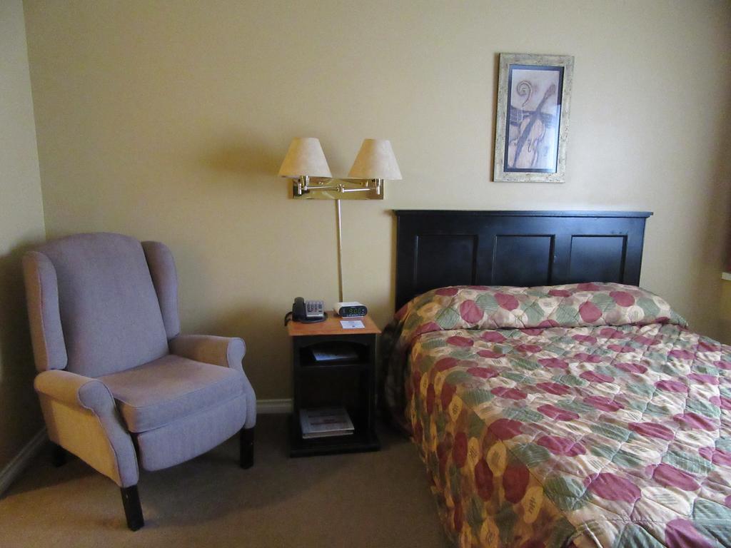 Super 8 Victoria Motel Dış mekan fotoğraf