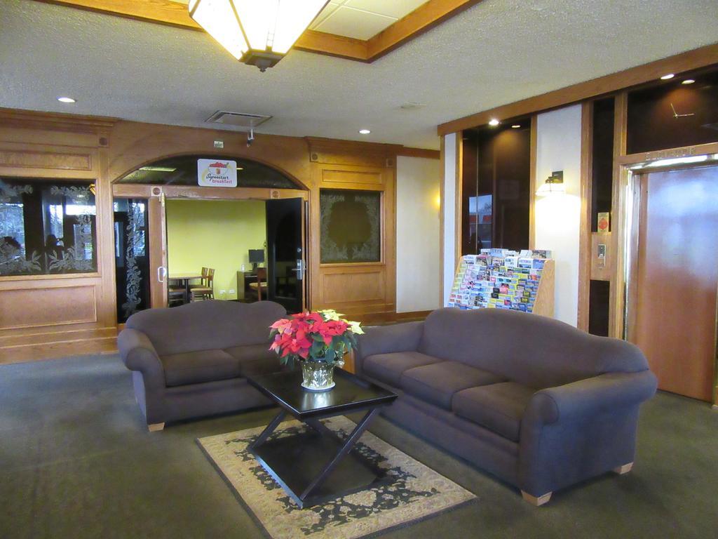 Super 8 Victoria Motel Dış mekan fotoğraf